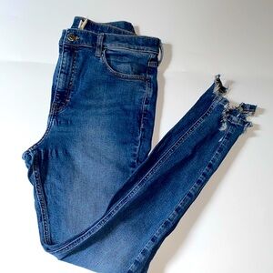 Top shop stretchy skinny leg jeans for women distressed bottom great condition